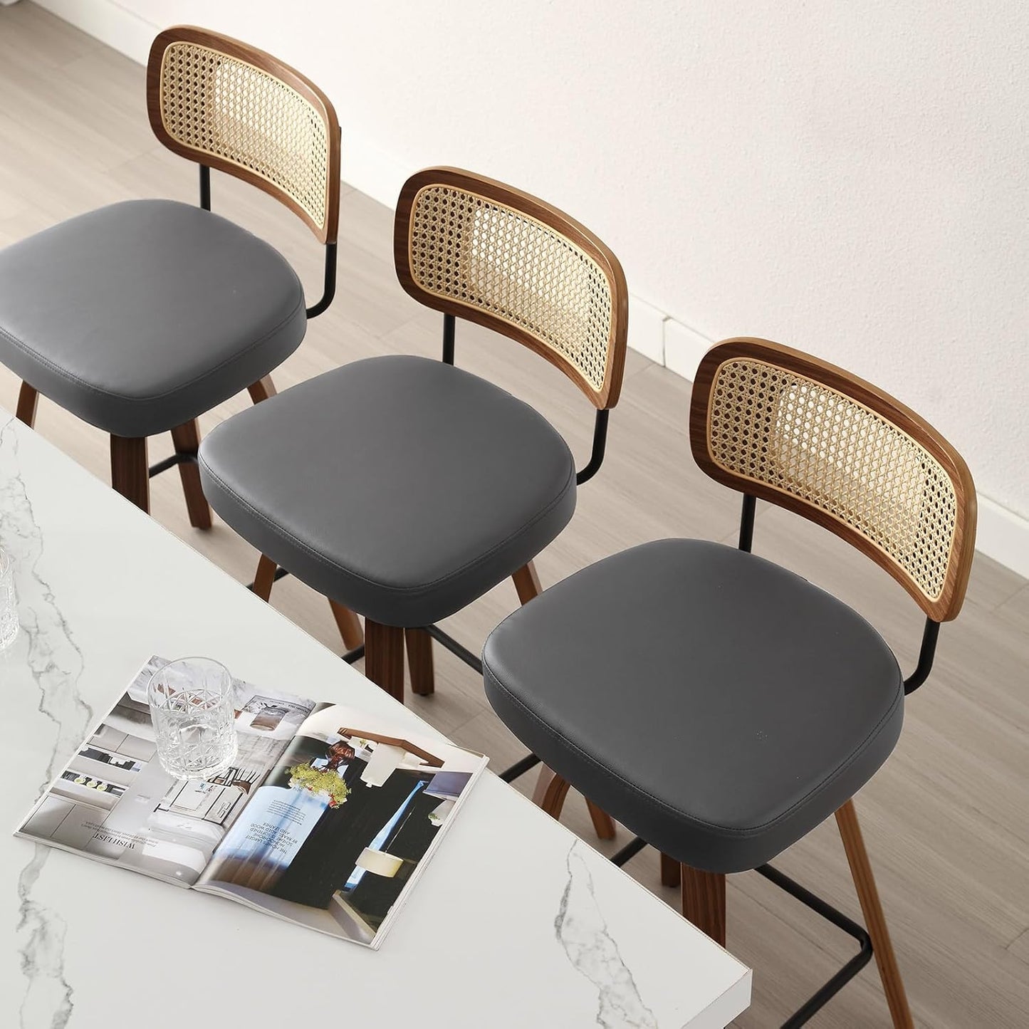 Bekrvio Set of 2 bar stools 360° swivel seat height 65 cm with rattan backrest, extra thick padding (7 cm), solid wood legs, stable up to 150 kg, ideal for island